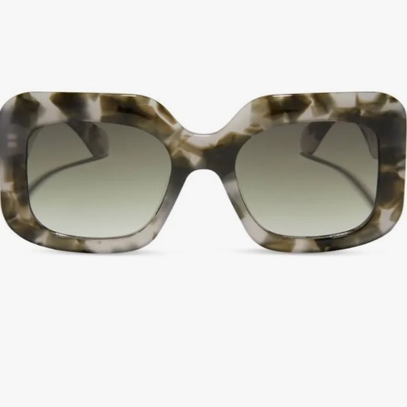 Diff Giada sunglasses New without case Kombu Olive